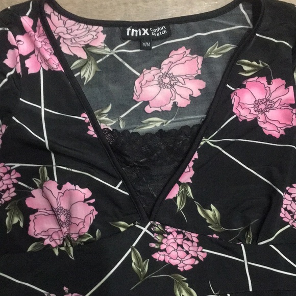 FMX COMFORT STRETCH FLORAL V NECK TOP - Picture 3 of 10